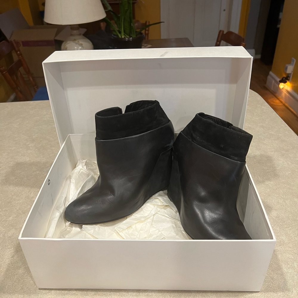 Vince Wedge Bootie Size 8 Black - Picture 5 of 7